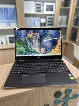 HP Spectre 15-I7 8e|16GB RAM|512|NVidia RTX MX150 de 2Gb image 2