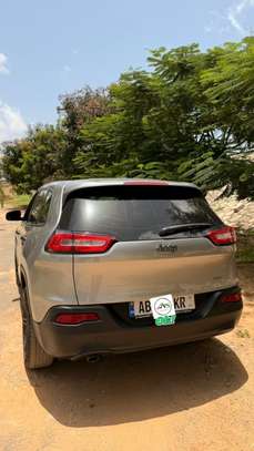 Location Jeep Cherokee image 4