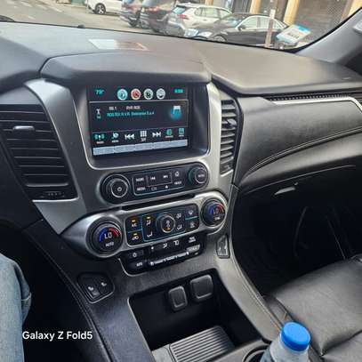 Chevrolet SUBURBAN image 5