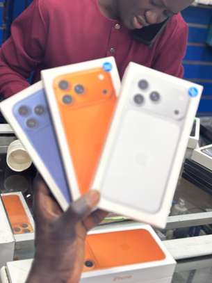 iPhone 17 pro Max 256 Go Blanc Orange Bleu Neuf image 2