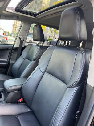 Toyota Rav4 2018 limited image 10