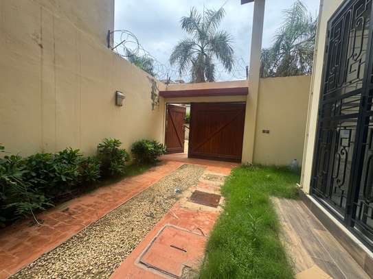 Duplex entrée privée F5 à louer Almadie derrièr Philippe image 11