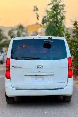 HYUNDAI GRAND STAREX 12 places image 7
