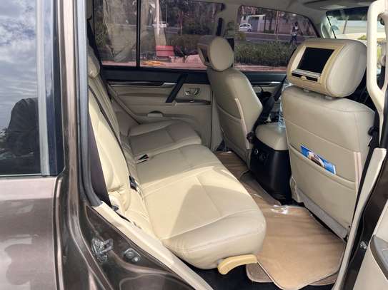 Mitsubishi Pajero 2017 image 15