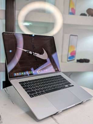 MacBook pro touch bar 2019 core i9 RAM 16 ssd 1tera image 5
