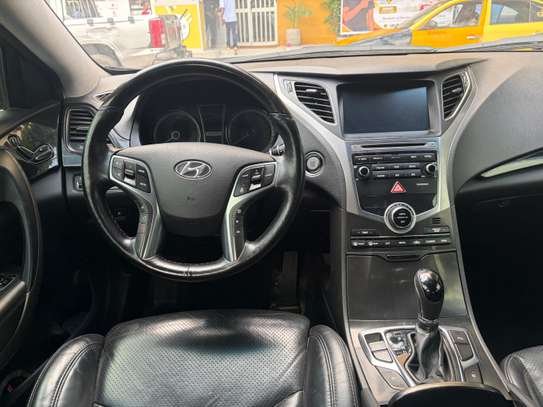 Hyundai Grandeur Berline  4 portes noire performance image 7