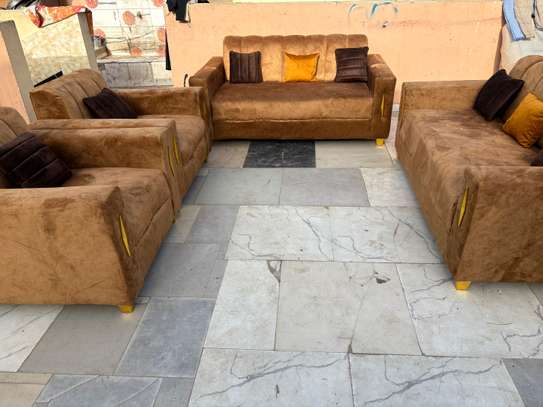 Salon 8 place vip image 2