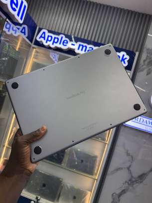 MacBook Pro M1 Pro 16 Pouces Ram 32Go SSD 1To image 4