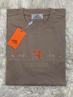 Hermès t-shirt noir luxe confort et style image 3
