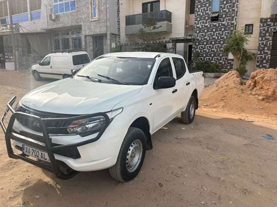 Mitsubishi l200 202 image 6