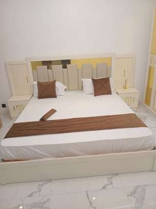 Appartement moderne marbre lumineux avec LED design image 3