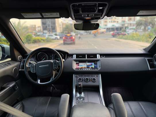 Range Rover Sport HSE Td6 année 2017 image 12