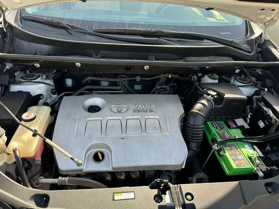 Toyota RAV4 image 11
