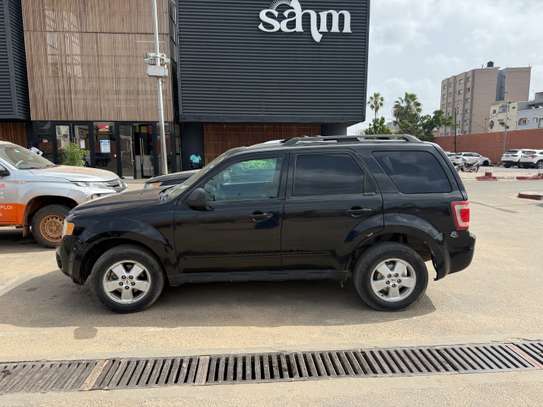 Ford Escape SUV noir spacieux et polyvalent image 4