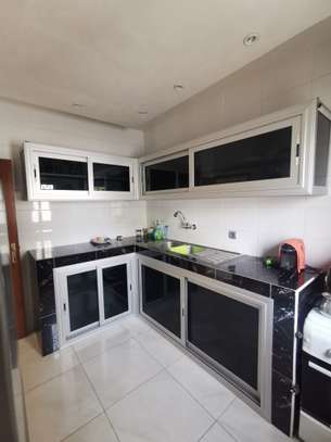 Villa de 300m2 a Thies image 14