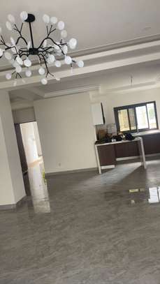 Appartement moderne lumineux avec cuisine équipée image 1