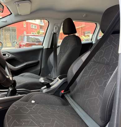 Peugeot 2008 image 7