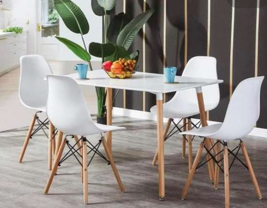 Ensemble table bois clair 4 chaises patchwork coloré image 1