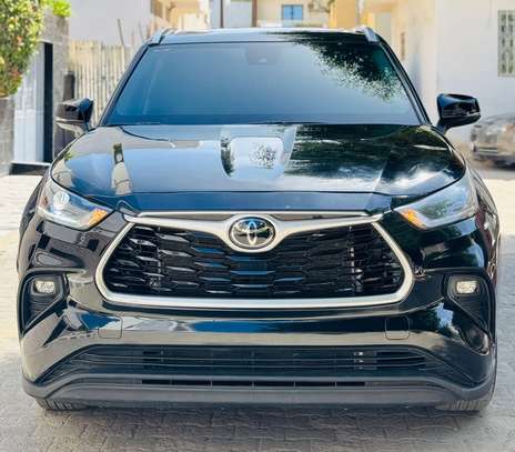 TOYOTA HIGHLANDER 2023 ESSENCE 6 cylindres image 1