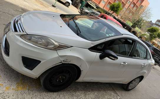 Ford Fiesta 2012 image 2