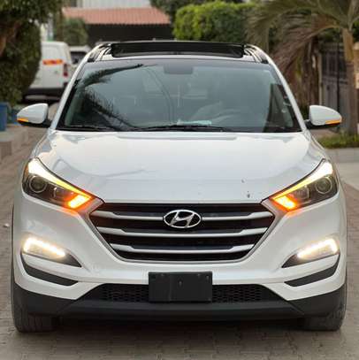 HYUNDAI TUCSON image 10