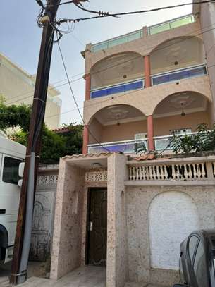 Villa de 09 chambres à louer aux Almadies image 15