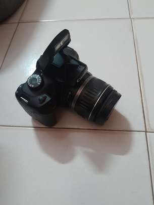 Canon EOS 4000D image 2