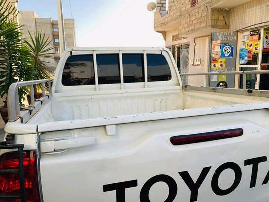 Toyota Hilux image 7