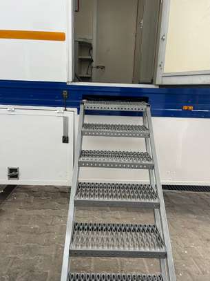 Cabinet médical ou laboratoire mobile image 9