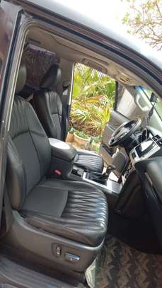 TOYOTA PRADO VX ESSENCE image 8