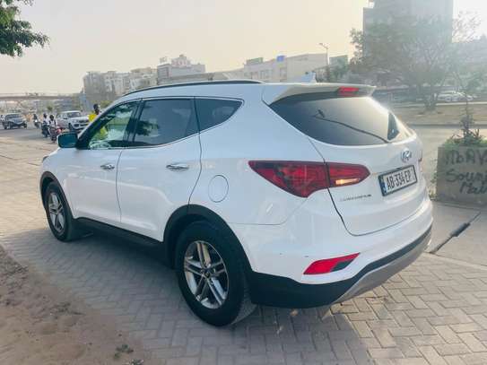 HYUNDAI SANTA FE 2018 image 9