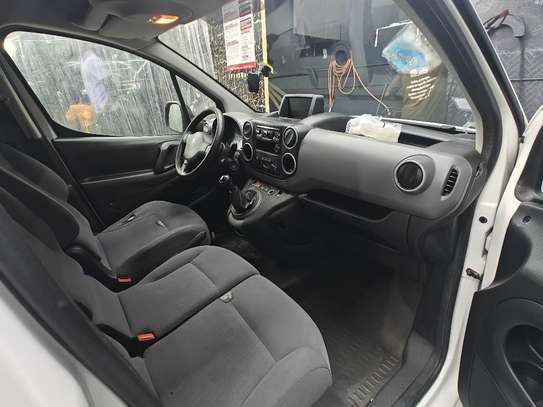 Peugeot Année 2015 3places  Diesel climatisé image 2