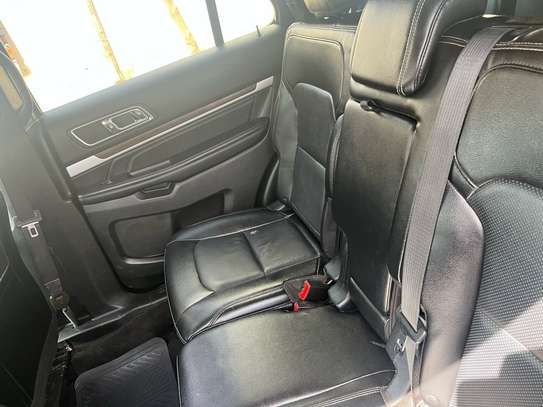 Ford Explorer image 3