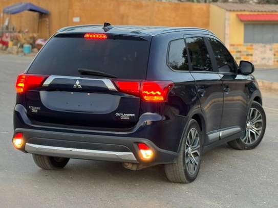 Mitsubishi Outlander 2017 7 places 4 cylindres image 2