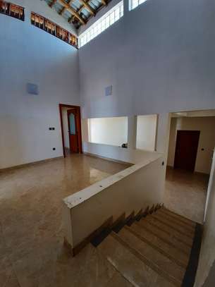 Villa R+1 à louer à Zac Mbao image 7