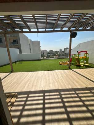 Duplex vide 4 chambres à louer au point E image 1