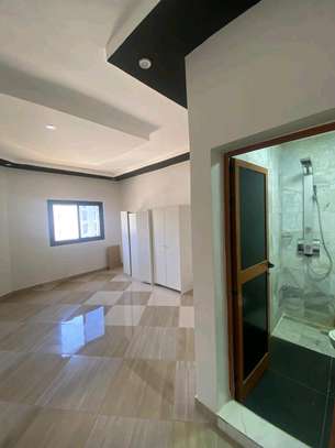 Appartement de 4 chambres salon à louer image 2