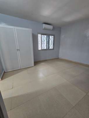 Appartement F4 à louer à Yoff image 6