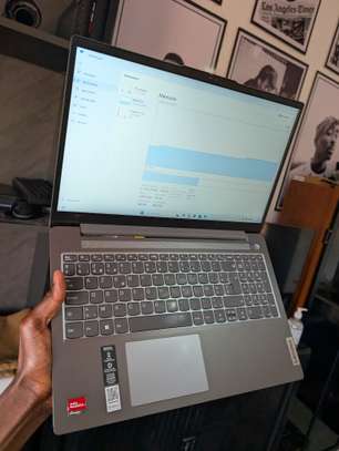 Lenovo Ryzen 5 13th gen /256gb /8gb ddr5 ordinateur portable image 9