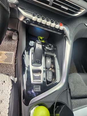 PEUGEOT 5008 GT LINE image 9