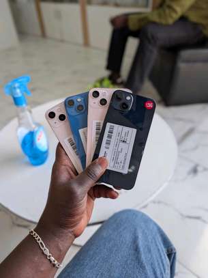 iPhone 13 image 4