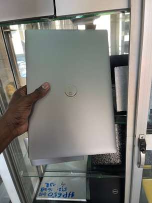 Dell precision 5490 image 4