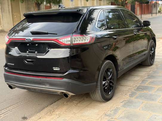 Ford Edge all black image 3
