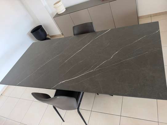 Table pierre naturelle gris foncé image 4