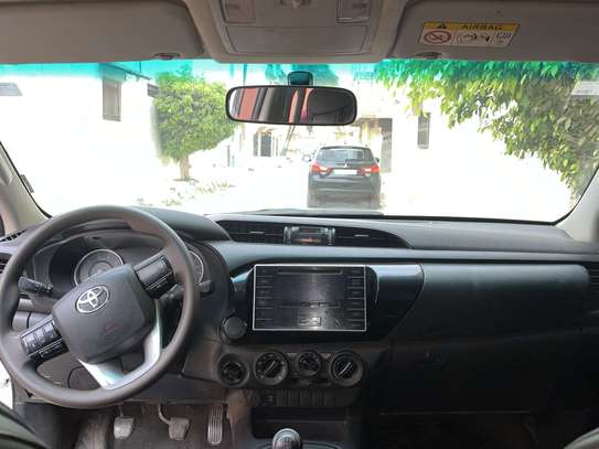 Toyota hilux 2019 image 3