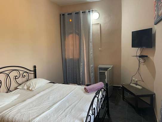 Saly chambre meuble avec salle de bain accès piscine image 9