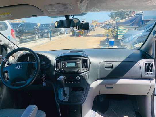Hyundai starex  12 place 2017 image 3