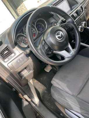 Mazda CX-5 SUV compact gris métallisé image 2