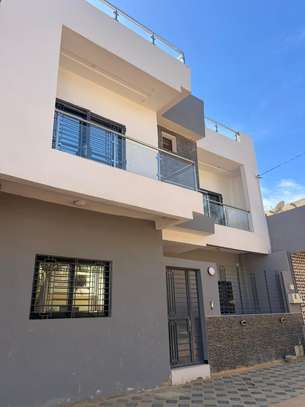 Villa R+1 à louer à Zac Mbao image 1