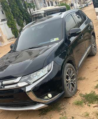 2017 Mitsubishi outlander image 6